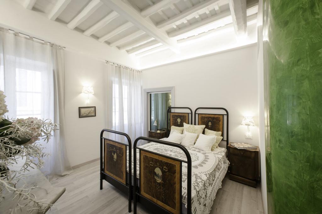 Vittoria Suite Roma Quarto foto